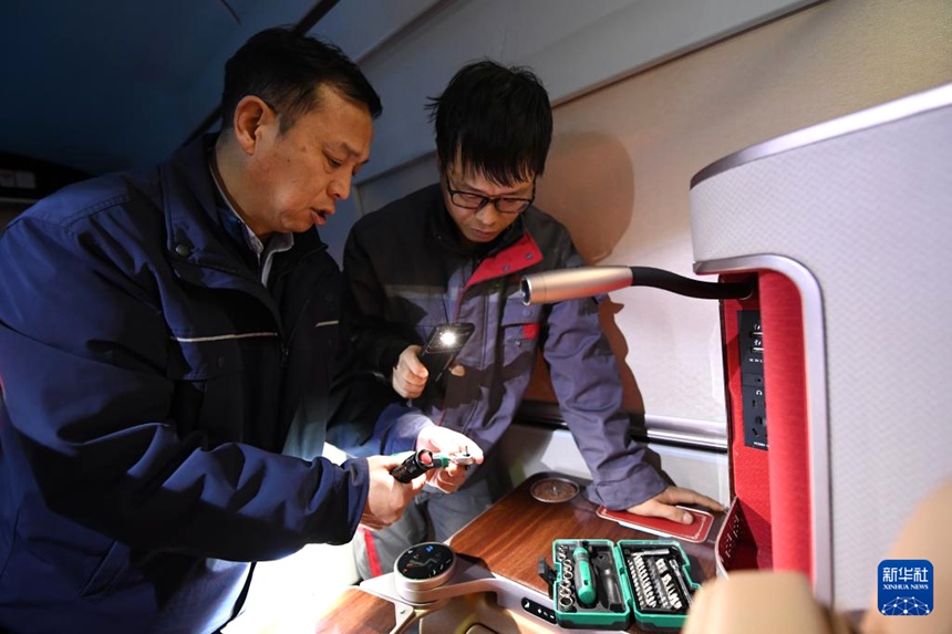 中 전인대 대표 둥훙타오, 고속철 안전 지키며 노동자 목소리 대변