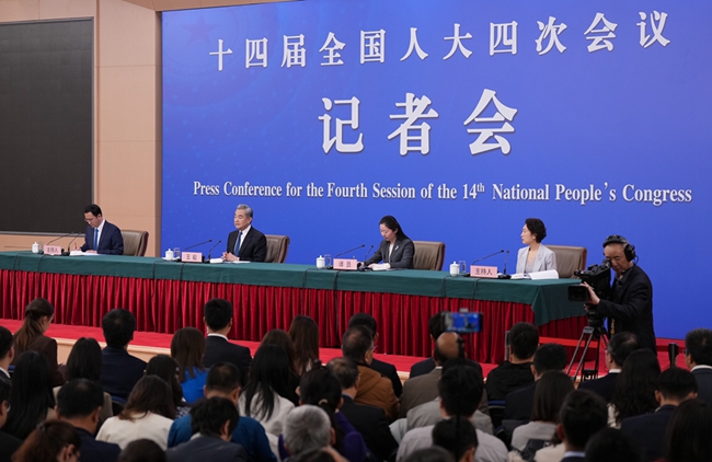 [중국 양회] 왕이 “중일관계 향방, 일본 선택에 달려 있어