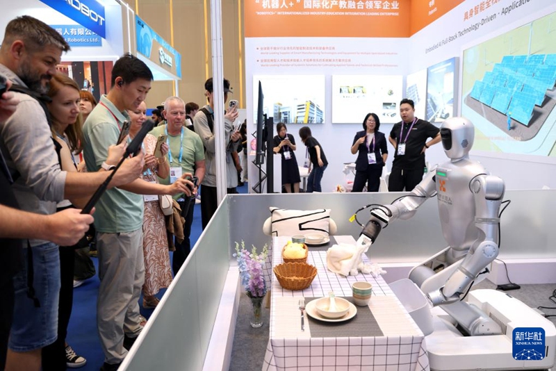 제139회 캔톤페어, 서비스 로봇 초점…최첨단 지능형 제조 성과 전시