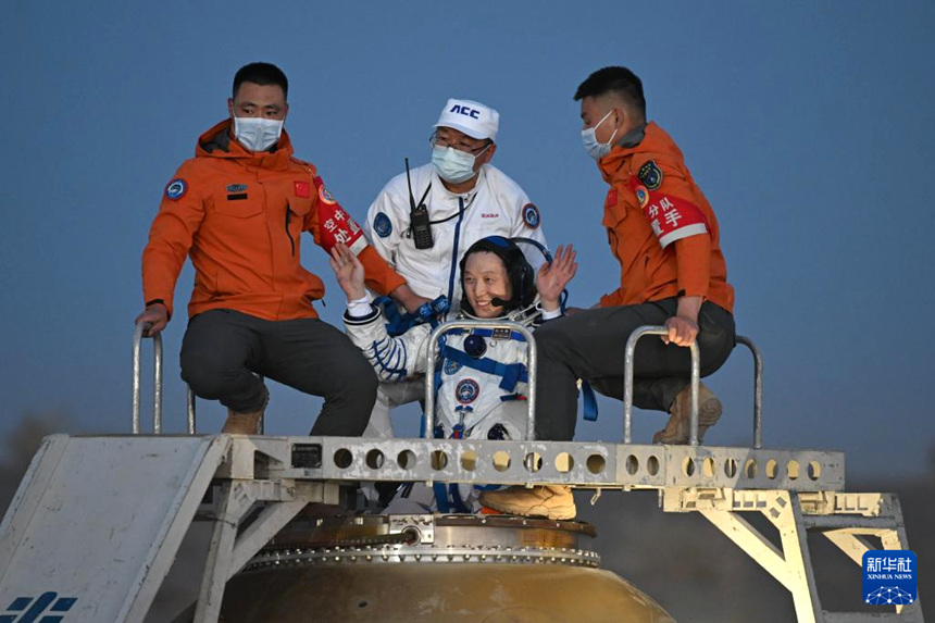 선저우 21호 우주비행사 3명 지구로 무사 귀환