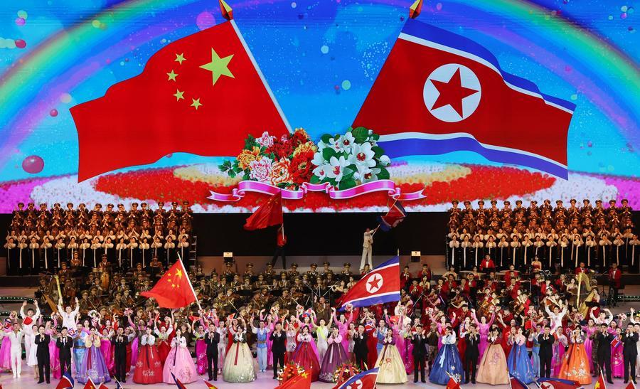 시진핑 내외, 김정은 내외와 특별 문화예술 공연 관람