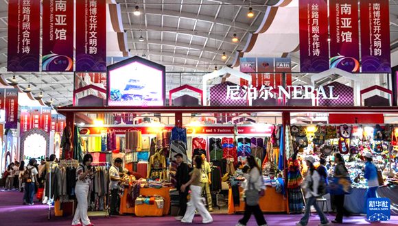 中-남아시아 엑스포, 이국적인 풍경 속으로제10회 중국-남아시아 엑스포가 지난 11일부터 16일까지 윈난성 쿤밍시에서 개최된다. 더보기>