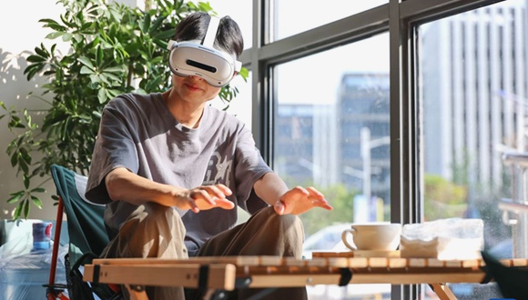 AI 위한 디지털 초석 구축하는 데이터 수집원인공지능 산업이 급속도로 발전하면서 데이터 최전선에서 활약하는 데이터 수집원들은 지능형 세상의 계몽가 역할을 하면서 정확한 수집∙선별∙보정을 통해 AI 세대교체, 스마트 장비 적용을 위한 가장 기초적이고 핵심적인 데이터 기반을 다지고 있다. 더보기>