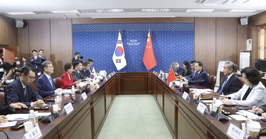 中 왕이 외교부장, 조현 한국 외교장관과 회담