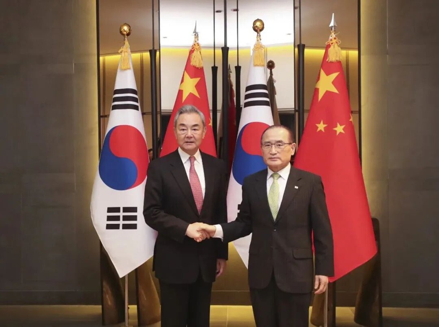 中 왕이, 韓 위성락 국가안보실장과 전략 대화