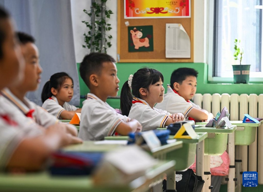 새 학년, 새 출발…中 각지 다채로운 ‘개학 첫 수업’