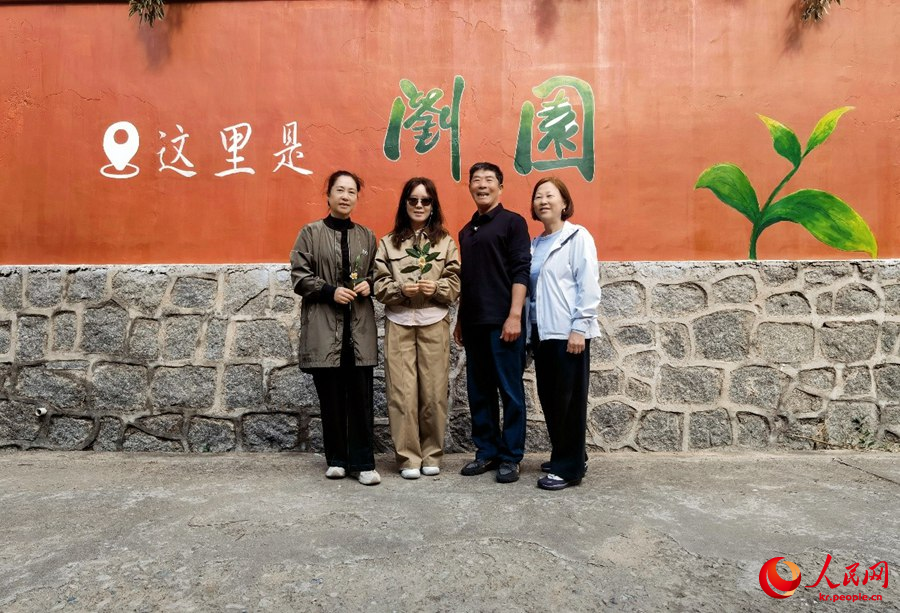 머우리윈 부부(오른쪽 첫째, 둘째)는 한국 차산업계와의 교류를 희망하고 있다. [사진 촬영: 천웨이싱]
